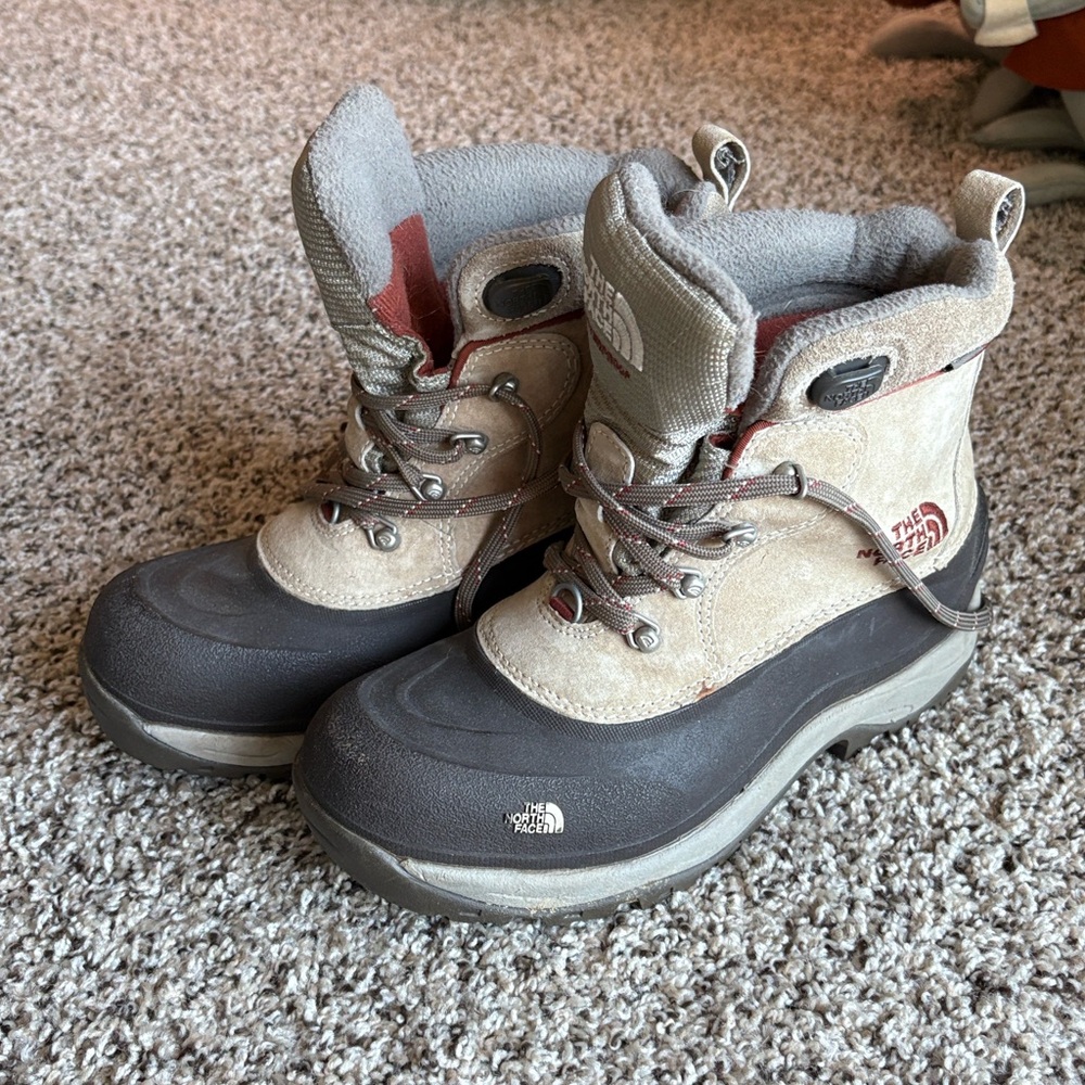 The North Face Primaloft winter boot